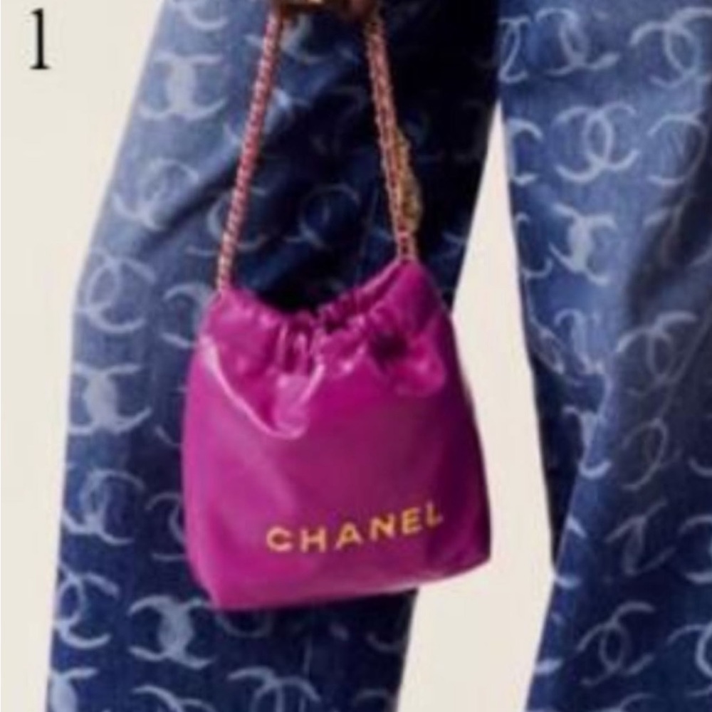 Chanel mini 22 purple